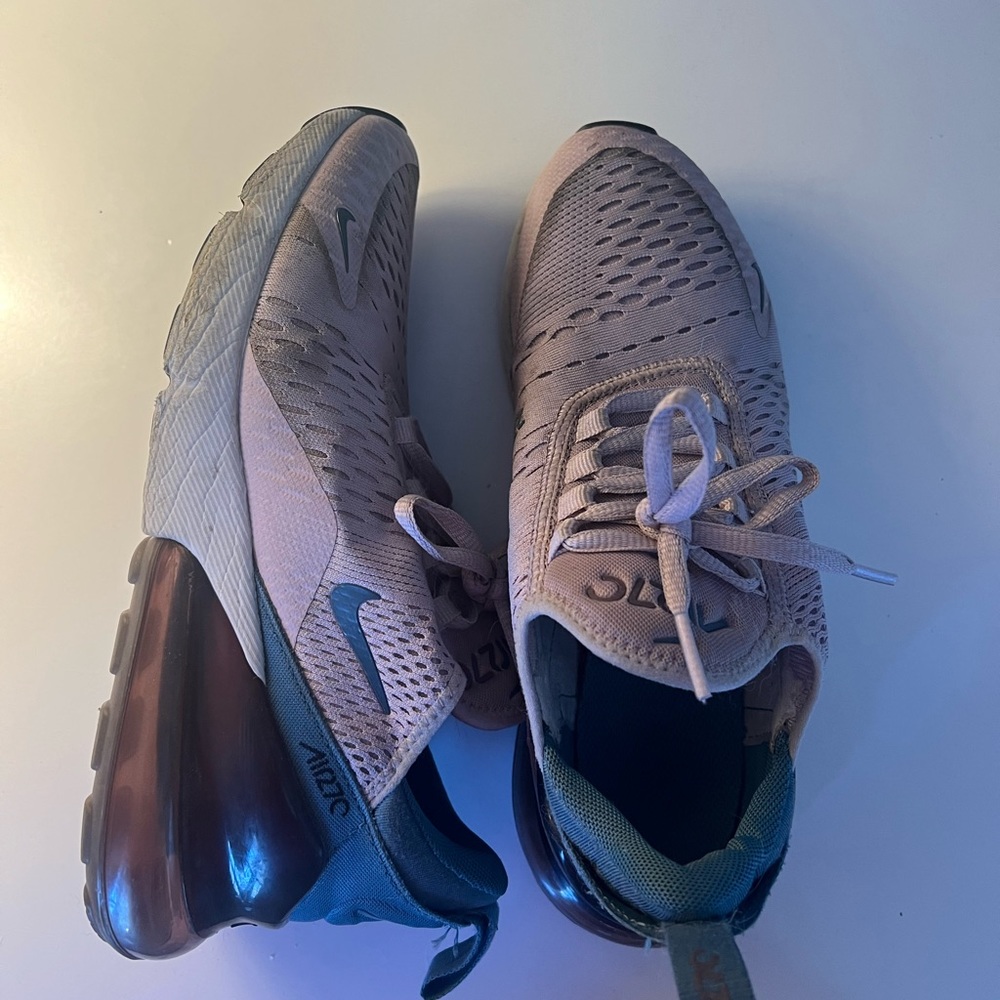 AIR MAX 270
